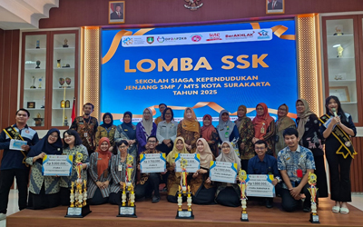 SMP NEGERI 1 KOTA SURAKARTA MENJADI JUARA 1 SEKOLAH SIAGA KEPENDUDUKAN TINGKAT KOTA SURAKARTA TAHUN 2025
